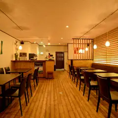 最大29名対応の解放感あふれる店内は、北欧のような雰囲気