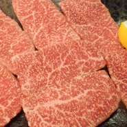 和牛ならではの肉質感、ジューシーさ、旨味がすべて詰まっています。
