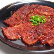 当店秘伝のタレで、２種類の唐辛子をブレンドし、モミ込提供、クセになる美味しさです。