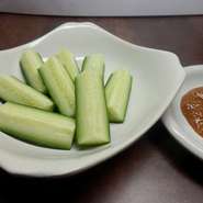 自家製味噌付。自家製味噌は、肉、魚、味噌、その他もろもろを入れ、長時間煮込んで出せる一品です。