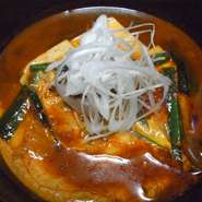 鉄鍋で、グッツグツに煮込むので、心も、体も、ポッカポカ