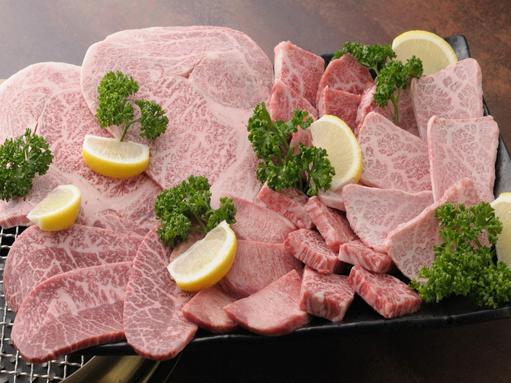 切りたてを食べられる、新鮮なお肉の数々