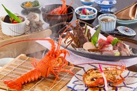 伊勢海老の姿蒸し、造り、鬼瓦焼き、赤だしが楽しめるコース