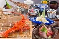 伊勢海老の姿蒸しが楽しめるコース