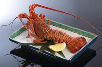 伊勢海老を特製の醤油タレで焼きます。