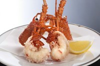 天然伊勢海老を唐揚げにします。