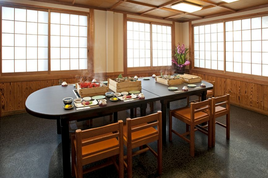 テーブル席(個室)16席