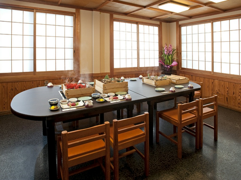 テーブル席（個室）16席