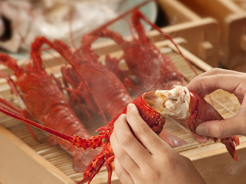 伊勢海老を蒸してかぶりつき