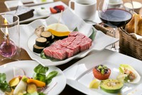 ・本日のお通し
・創作料理3品
・お口直し
・最上牛A5炭火焼きステーキ・シャトーブリアン100g
・焼き野菜
・ガーリックロール
・デザート(コーヒーor紅茶)
・パン