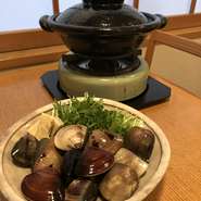 夏のコース
お通し5品　椀　刺身　焼物　煮物　お鍋　雑炊　甘味　
江戸前又は桑名の蛤をご用意します。鍋の後の雑炊は絶品です。