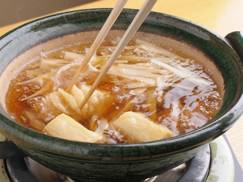 2度目にいただく、揚げた相並とうどの鍋