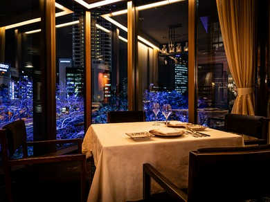 個室も備えた上質な空間が広がります