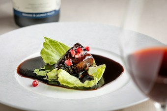 ランチタイムの数量限定プランです。ディナーの『お箸でほぐれる黒酢酢豚』を特別にご提供しています。