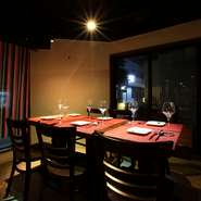 他のお客さんを気にせずに食事ができる個室。