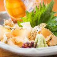 注文を受けてから、生きた貝をさばくので鮮度も抜群。コリコリとした食感がたまりません。