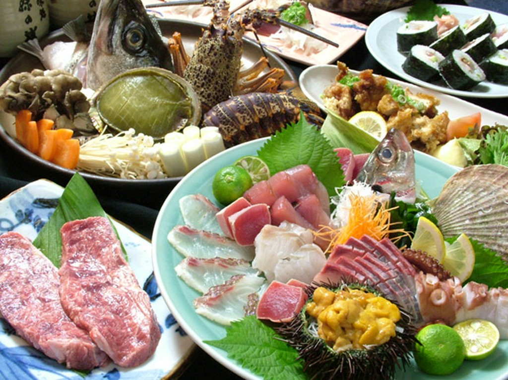 旬の魚介や野菜を豪快に蒸し焼きに『宝楽焼コース』