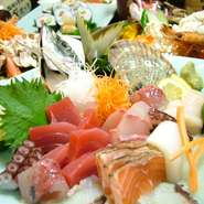 【味の城】ならではの海鮮を堪能できる贅沢なコース。上質の素材とボリュームは宴会にオススメ！