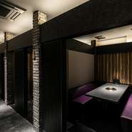 1階は完全個室を10部屋ご用意。2階は16名様まで掛けられる完全個室のVIPルーム。さらには、座敷にはなりますが最大100名様まで受け入れられる宴会空間もございます。ご利用用途に応じてご活用くださいませ。