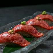 口に入れた瞬間とろける、黒毛和牛大とろを炙った贅沢なお寿司！
■1880円■