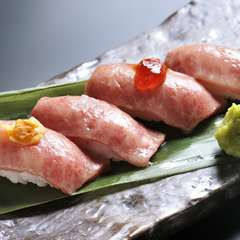◆黒毛和牛大とろ炙り牛寿司（4貫）◆