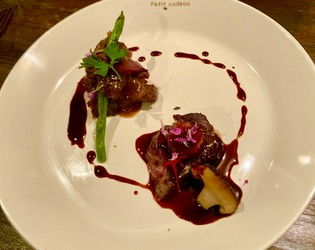 牛フィレと牛ももを使った『2種のロティ』赤ワインソース