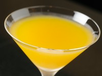 1900年パリのオリンピックを記念してできたというカクテル。オレンジジュースとオレンジキュラソー使用。