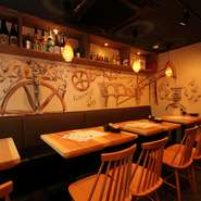 10種類以上の野菜を盛り込んだ『湘南彩り野菜サラダ』は、たっぷり野菜が食べたいという人にぴったりの一品。珍しい野菜なども使われているので、友だちといっしょに、あれこれ食べ比べてみるのもおすすめです。