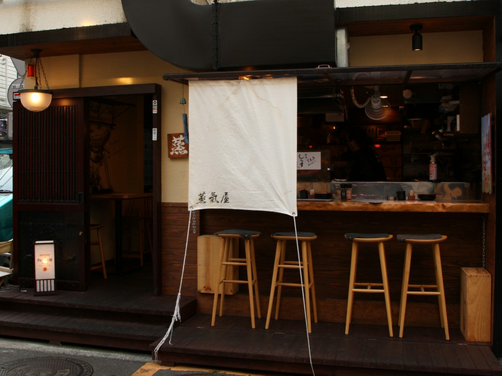 デートにも観光にも注目のスポット「横浜野毛」