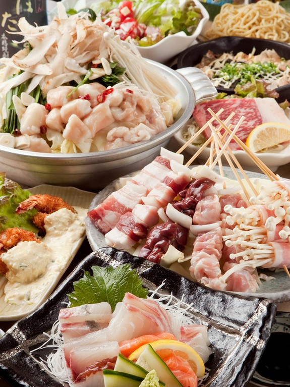 お店のイチオシを網羅した『和牛丸腸入りもつ鍋コース』