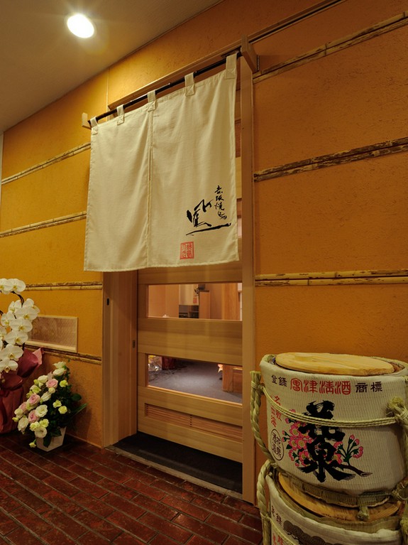 シンプルなのに風情ある暖簾