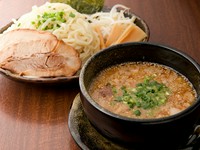 鰹の出汁がきいた『とんこつ　つけ麺』　普通盛り