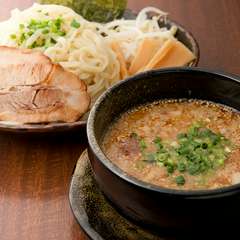 鰹の出汁がきいた『とんこつ　つけ麺』　普通盛り