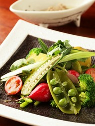 新鮮なおいしさを召し上がれ！　『季節野菜のバーニャカウダ』