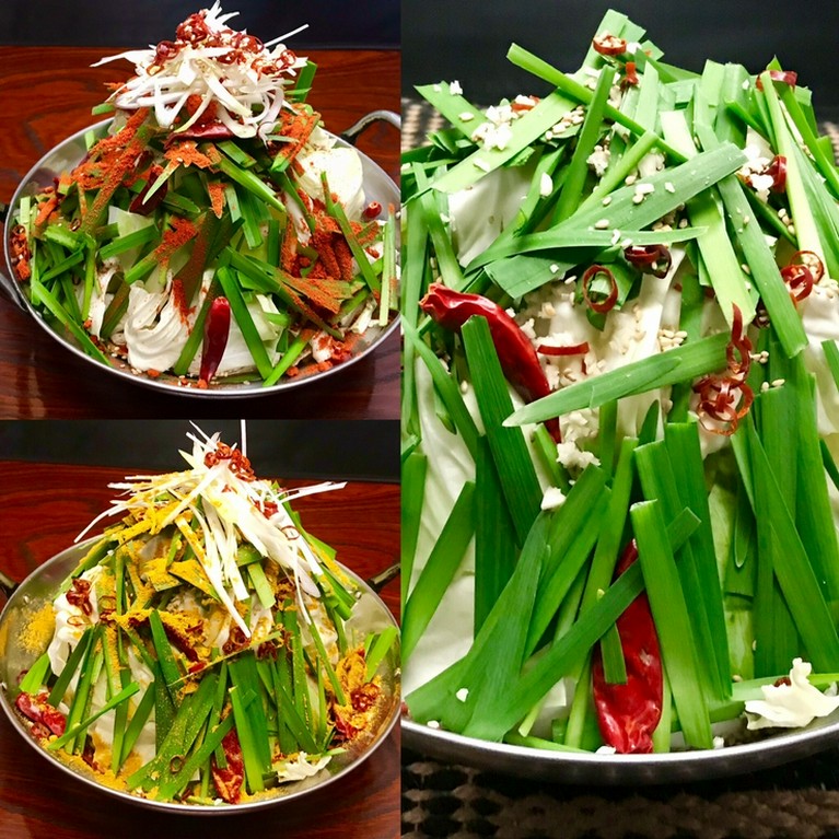 4種類の味より好みを選べる『もつ鍋』　一人前1,300円にて、二人前より承っております。