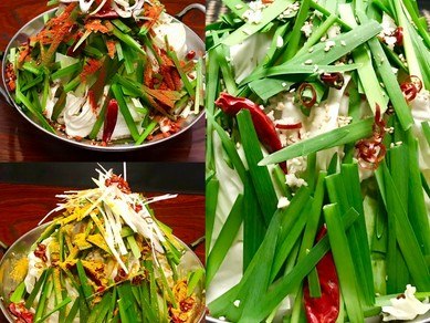 4種類の味より好みを選べる『もつ鍋』　一人前1,300円にて、二人前より承っております。