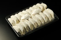 ＊鉄鍋餃子はテイクアウトも可能です！
愛する奥様へ、可愛いお子様へ。１パック10個入りです。直ぐにお召し上がりいただける焼き餃子も、もちろん可能です。