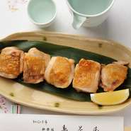 やきとり、唐揚げ、親子丼、うどんすきなど、お料理により鶏肉の産地を変え肉質や旨味を引出します。

