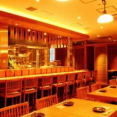 木の温もりを感じる落ち着いた店内