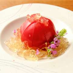 綺麗な宝石が飾られたような『冷やしトマトの和風ジュレ掛け』