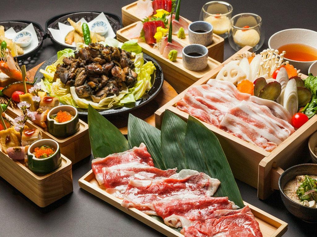 宮崎県産地鶏ぶり鶏・福ちゃんポーク・宮崎牛の3種のお肉が楽し