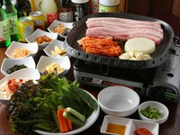 日本でも大人気の韓国の鉄板料理！サムギョプサル！