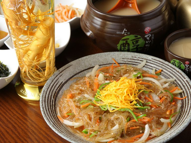 韓国の定番料理「チャプチェ」など、本場ならではの料理が多彩