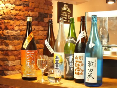 日替わりで約３０種の地酒をご用意！　★『神奈川全１３蔵』の地酒も取り揃えています。