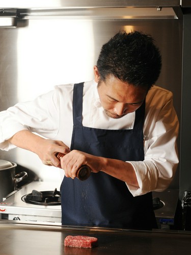 目の前で仕上がる料理に気持ちも盛り上がります