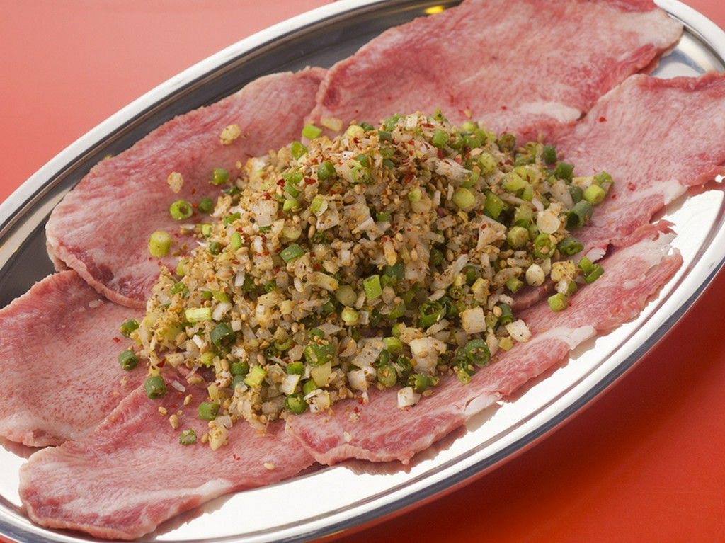 厳選されたお肉と、さらに美味しくさせる薬味の魅力