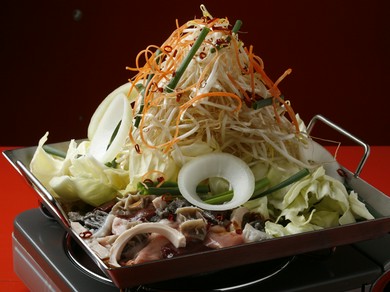 旨味を吸った野菜が美味しい『ホルモン鍋』