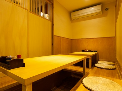 小上がりの掘りごたつ席は個室としても利用可能