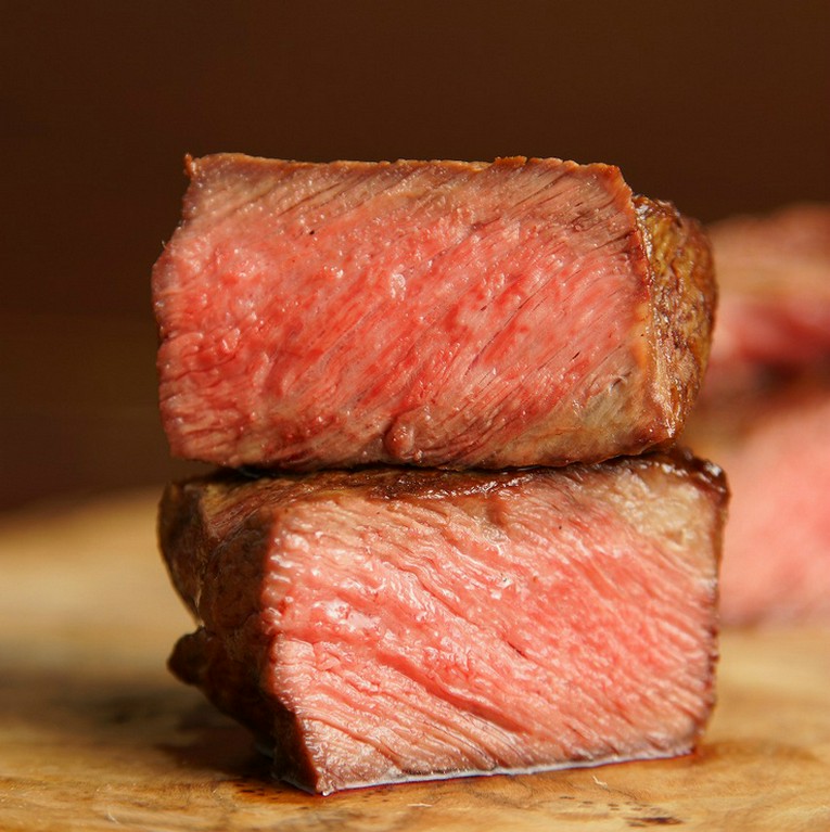 美人は肉食。