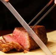おいしいステーキはやっぱり大きな塊で焼くのが一番！
大きさは200g～！
1g12円～その日のおすすめのお肉です。
人数に合して大きさをお選びください。